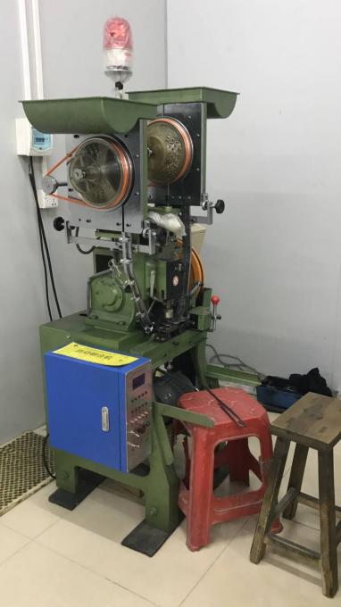 带帽轴承夹自动组装机